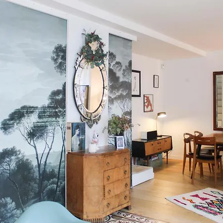 Charming Triplex With Garden パリ